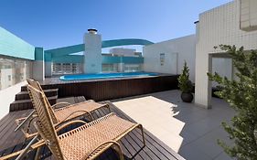 Piscina, churrasqueira, garagem, sauna e academia!